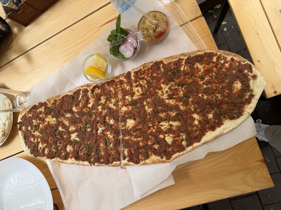 Lahmajun