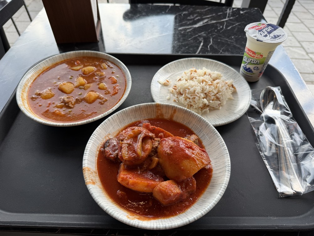 Tray with two bowls of potato stew, rice and a cup of ayran, Yeşil Asma Yaprağı Ev Yemekleri & Meze, Turkiye